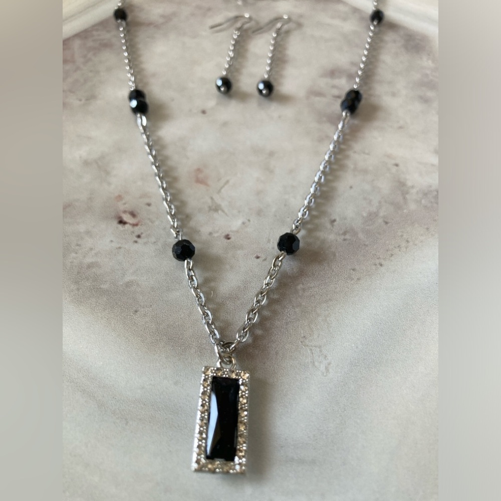 ✨Handmade Elegant Beaded Rhinestone Pendant Necklace & Earrings in Black